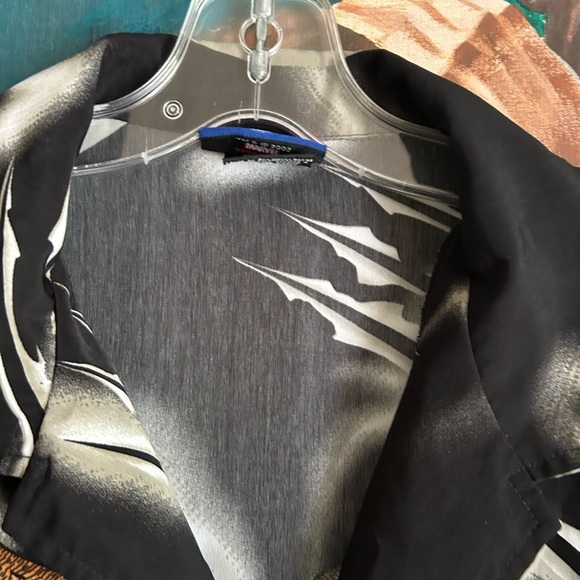 Marvel Wolverine Graphic Kids Shirt - Black and Yellow M 12 - Picture 11 of 16